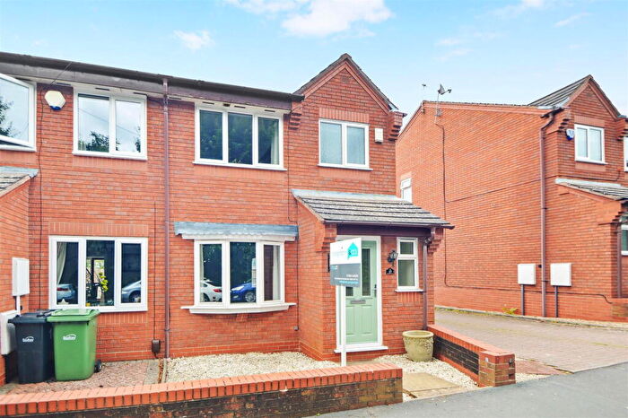 3 Bedroom End Of Terrace House To Rent In Field Lane, Stourbridge, DY8