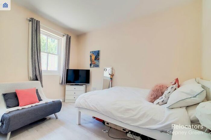 4 Bedroom Semi-detached House To Rent In Mile End Place, London, E1