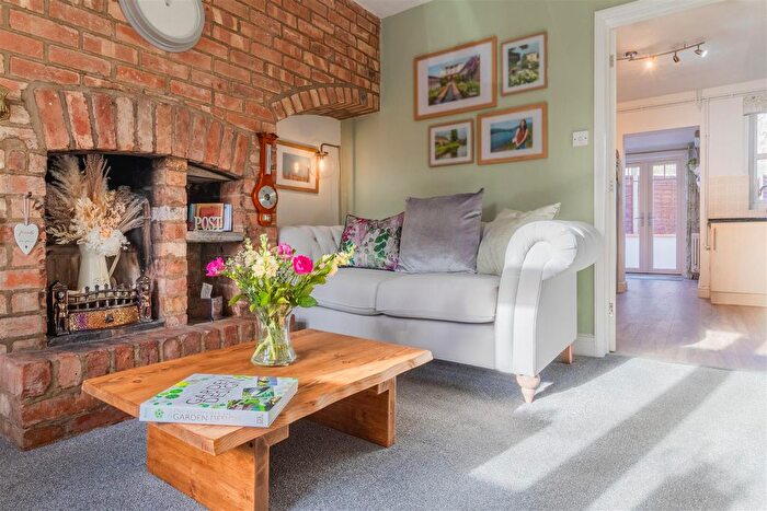 2 Bedroom Semi-detached House For Sale In Poplar Road, Bishops Itchington, CV47