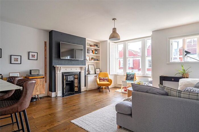 2 Bedroom Flat For Sale In Sternhold Avenue, London, SW2