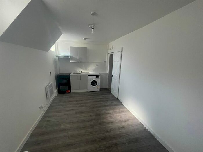 Studio To Rent In Hertford Road, London, N9