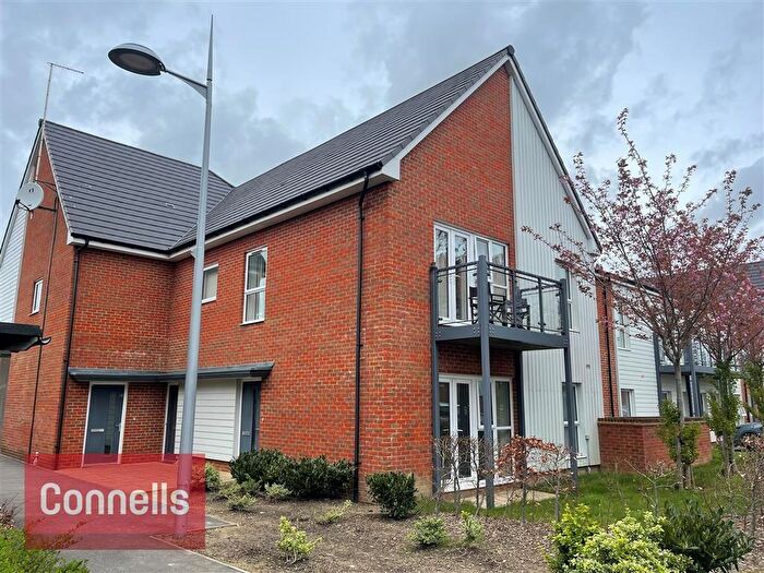 2 Bedroom Apartment To Rent In Turnpike Lane, RH12