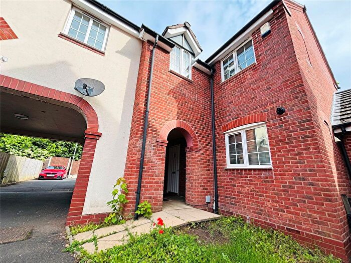 3 Bedroom End Terrace House For Sale In Bowling Green Drive, Smethwick, West Midlands, B67