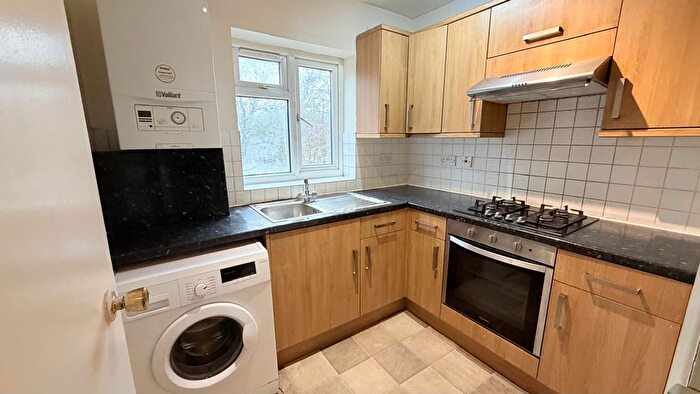 1 Bedroom Flat To Rent In Hanworth Road, Whitton, TW4