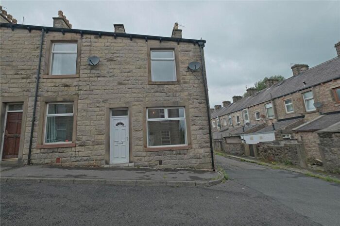 2 Bedroom End Of Terrace House To Rent In Craven Street, Barnoldswick, Lancashire, BB18
