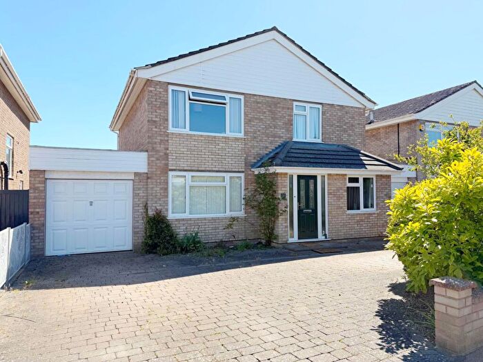 4 Bedroom Detached House For Sale In Fountains Road, Bedford, MK41
