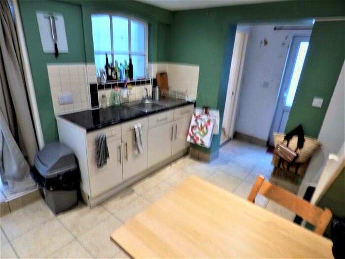 2 Bedroom Mews House To Rent In Roman Road, London, E3