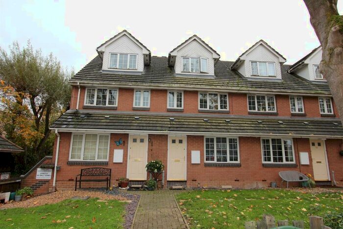 1 Bedroom Flat To Rent In The Croft, Friday Hill, Chingford, E4
