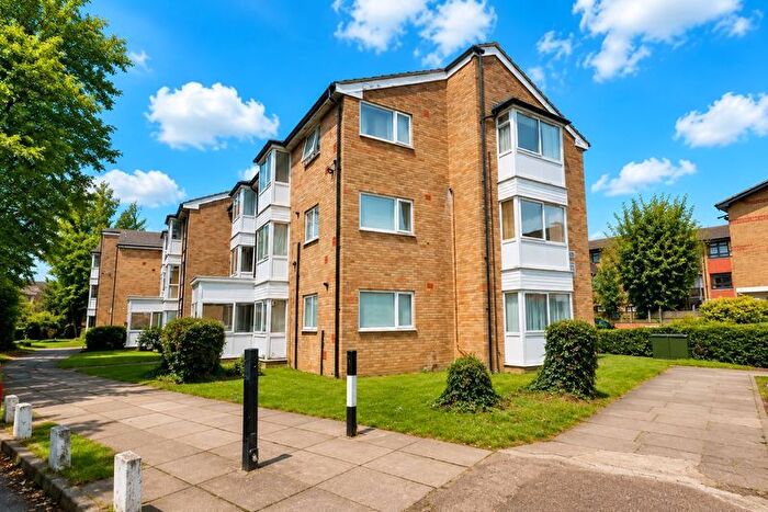 2 Bedroom Flat For Sale In Vincent Road, Luton, LU4