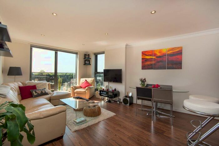 2 Bedroom Flat To Rent In Surbiton Plaza, Surbiton, KT6