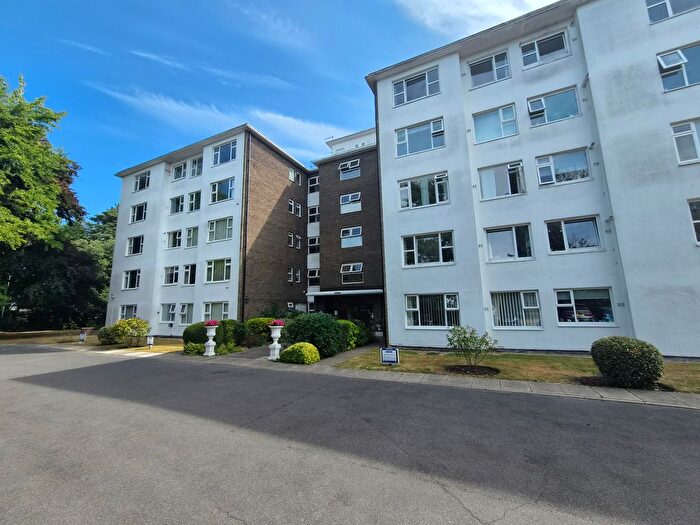 2 Bedroom Flat To Rent In Western Road, Poole, BH13