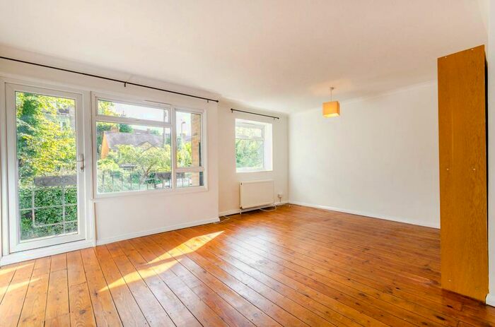 2 Bedroom Flat To Rent In Queens Road, North Kingston, Kingston Upon Thames, KT2