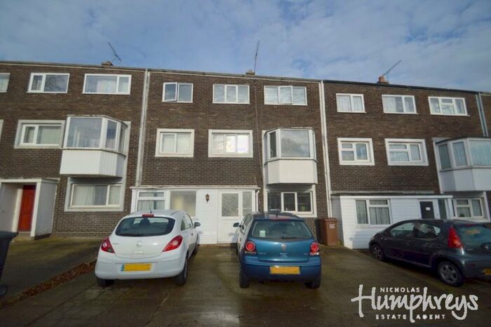 5 Bedroom Property To Rent In Northdown Road, AL10