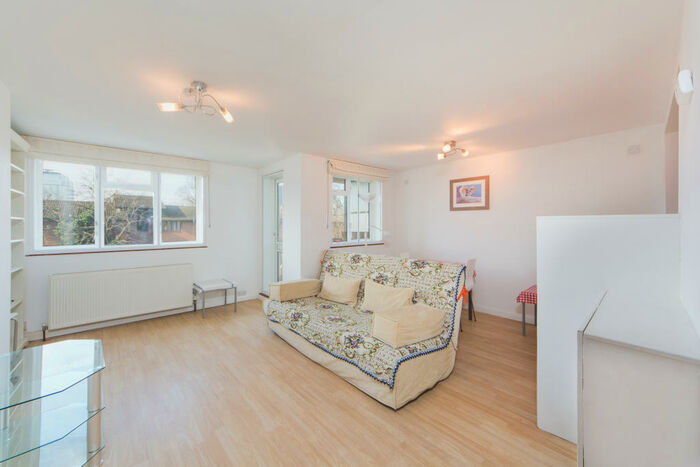 2 Bedroom Flat To Rent In Finborough Road, Earls Court, SW5