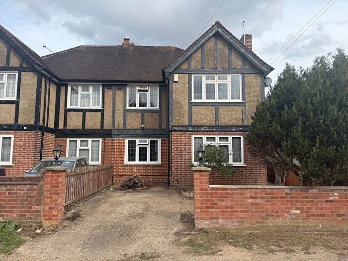 4 Bedroom Semi-Detached House To Rent In Faircroft, Slough, SL2