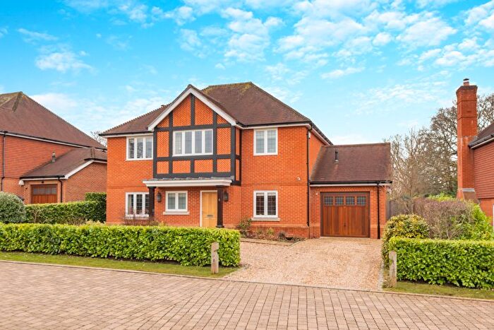 3 Bedroom Detached House For Sale In Swallow Grove, Cranleigh, GU6