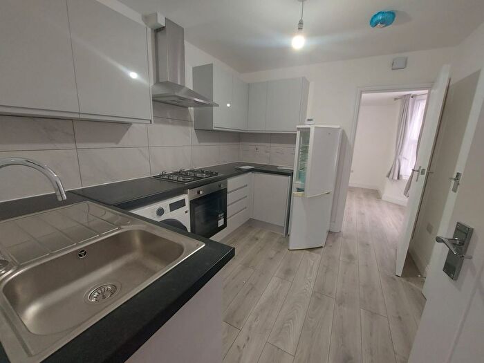 2 Bedroom Flat To Rent In Green Street, E13