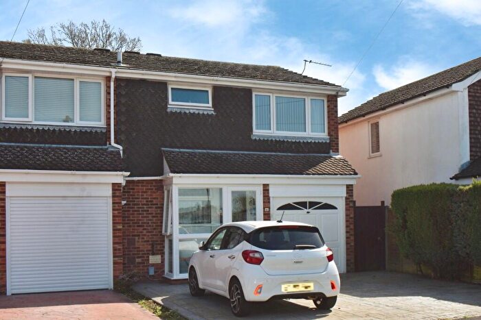 3 Bedroom End Of Terrace House For Sale In Beverley Close, Park Gate, Hampshire, SO31