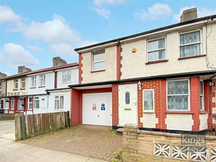 4 Bedroom End Of Terrace House To Rent In Eastfield Road, Enfield, EN3