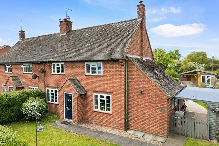 3 Bedroom Semi Detached House For Sale In College Road, Upton Snodsbury, Worcestershire., WR7