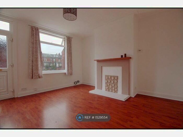 3 Bedroom Terraced House To Rent In Cross Flatts Drive, Leeds, LS11