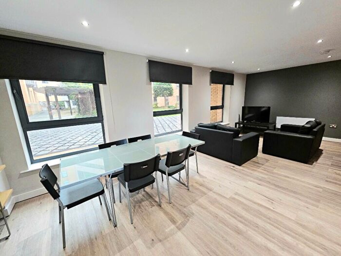 3 Bedroom Apartment To Rent In West One, Fitzwilliam Street, Sheffield, S1