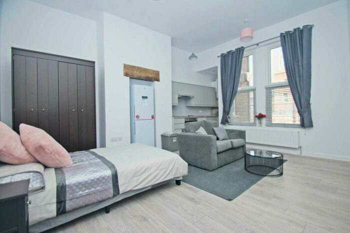 Flat To Rent In Kelso Road, Hyde Park, Leeds, LS2