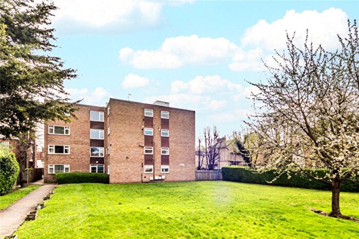 2 Bedroom Apartment For Sale In Kingsley Court, London, N22