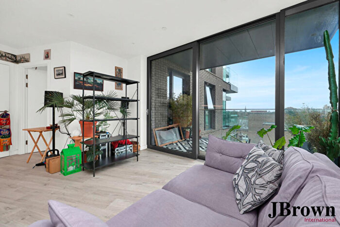 1 Bedroom Apartment For Sale In Willowbrook House, London, N4