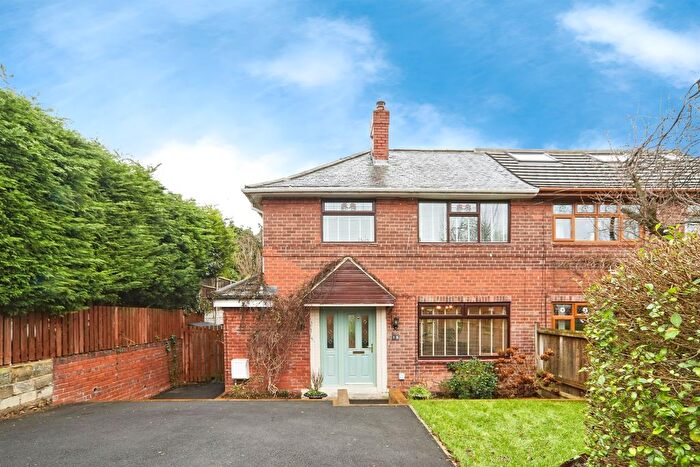 3 Bedroom Semi-Detached House For Sale In Queenswood Close, Leeds, LS6