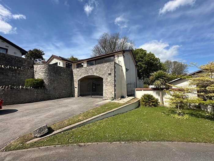 3 Bedroom Detached House For Sale In Budmouth Avenue, Weymouth, DT3