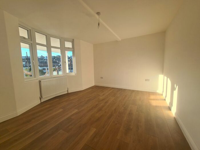 4 Bedroom Bungalow To Rent In Coombe Vale Road, Teignmouth, TQ14