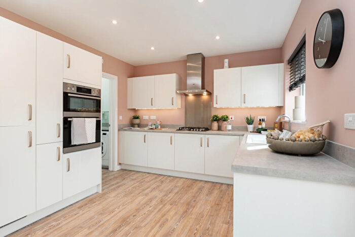 4 Bedroom Semi-Detached House For Sale In Birmingham Road, Alcester, B49