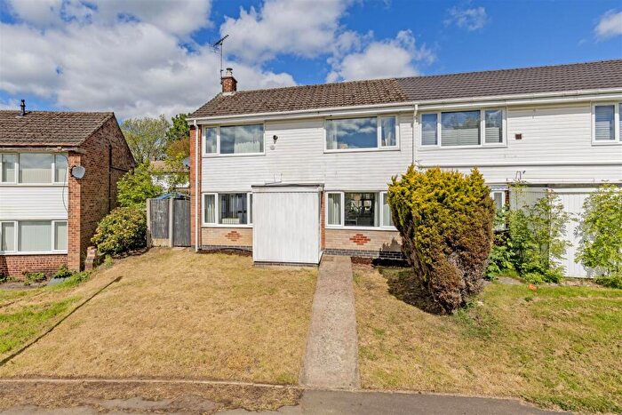 3 Bedroom Semi Detached House For Sale In Birchen Close, Brockwell, Chesterfield, S40