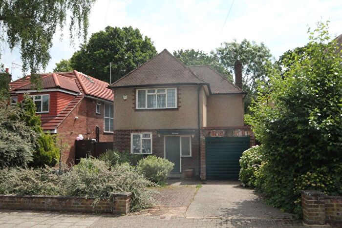 3 Bedroom Detached House For Sale In Cuckoo Hill Drive, Pinner, HA5