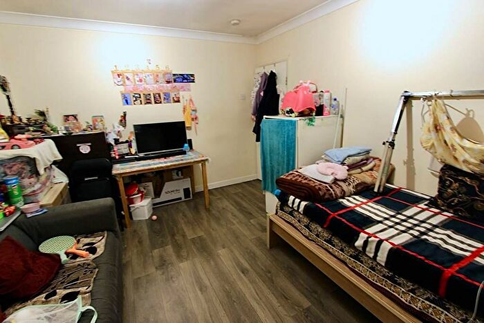2 Bedroom Flat To Rent In Riverside Gardens, Wembley, HA0