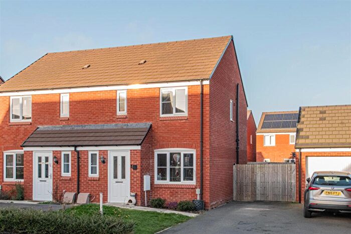 3 Bedroom Semi Detached House For Sale In Manningham Lane, Barton Seagrave, NN15