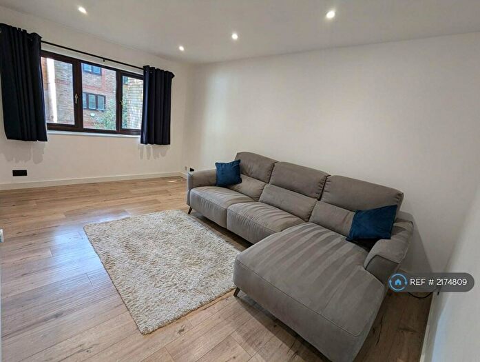 1 Bedroom Flat To Rent In Brunswick Quay, London, SE16