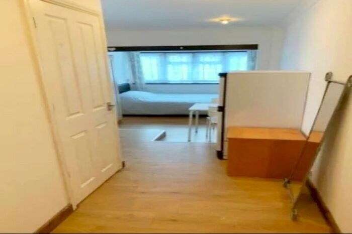 Studio To Rent In High Cross, Aldenham, Watford, WD25