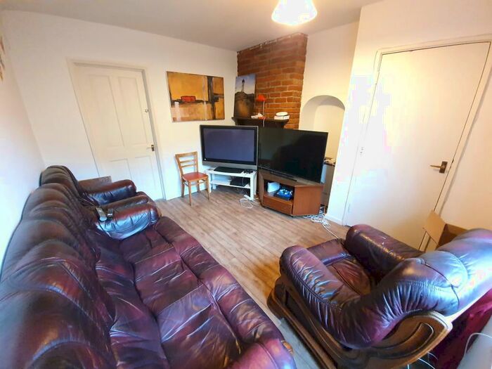 4 Bedroom Semi-Detached House To Rent In Wilberforce Road, Norwich, NR5