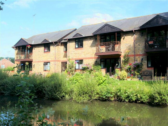 2 Bedroom Flat To Rent In Temple Bar Road, Woking, Surrey, GU21