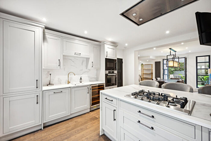 3 Bedroom House To Rent In Gunter Grove, Chelsea, SW10