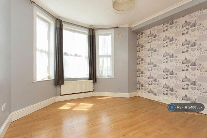 2 Bedroom Flat To Rent In Radnor Park Avenue, Folkestone, CT19