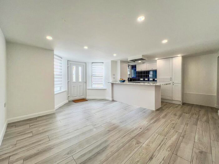 1 Bedroom Flat To Rent In Llanover Road, Woolwich, SE18