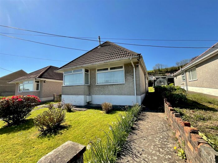 3 Bedroom Bungalow For Sale In Llwynifan, Llangennech, Llanelli, SA14