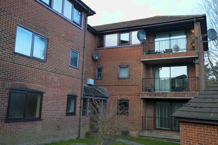 2 Bedroom Flat To Rent In Leabrook, Buller Close, Crowborough, TN6