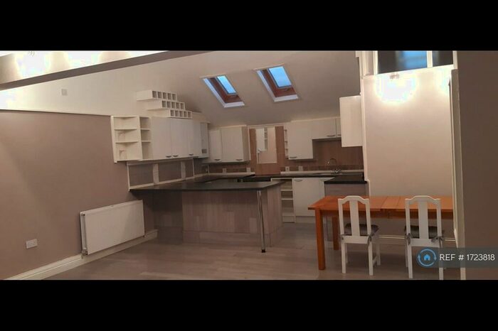 1 Bedroom Bungalow To Rent In Salisbury Street, Hadfield, Glossop, SK13