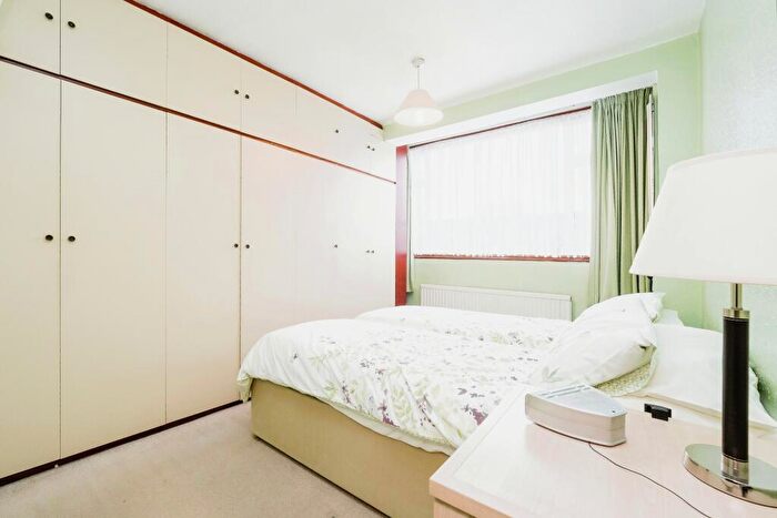 3 Bedroom End Of Terrace House For Sale In Auriel Avenue, Dagenham, Essex, RM10