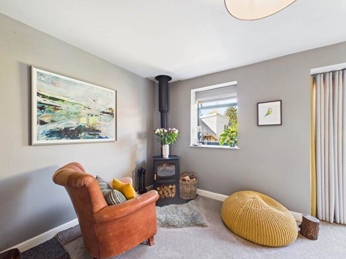 2 Bedroom Cottage For Sale In Churchway, Haddenham, HP17
