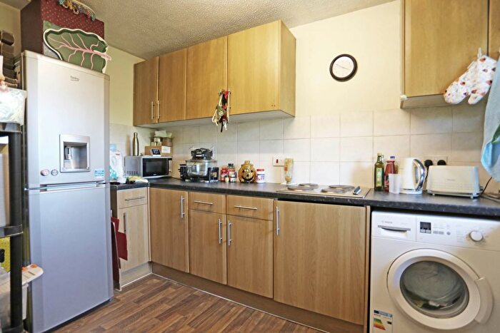 1 Bedroom Flat To Rent In Bawdsey Avenue, Farmview Court, Ilford, IG2